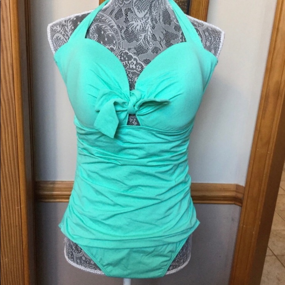 Tommy Bahama Women’s One-Piece Swimsuit Size 16